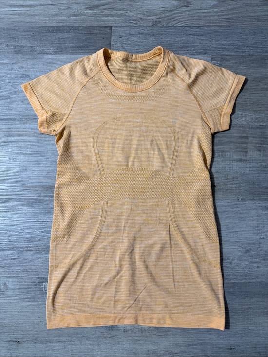 lululemon athletica Tops - Women’s Lululemon swiftly tech short sleeve 🧡